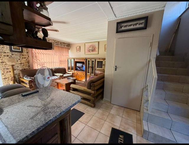 2 BEDROOM TOWNHOUSE FOR SALE IN DORANDIA
